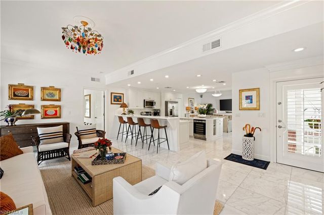 292 14th AVE S A, Naples, FL 34102