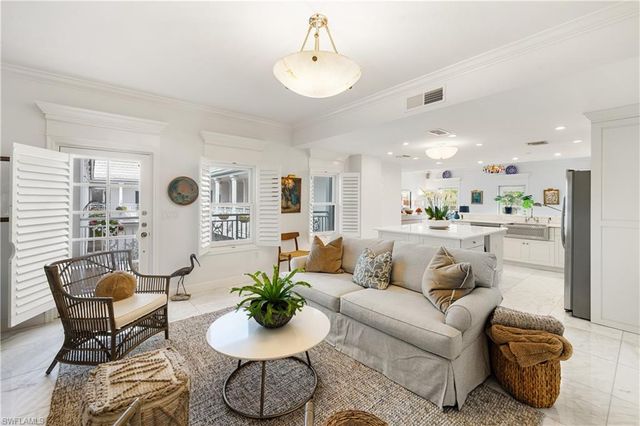 292 14th AVE S A, Naples, FL 34102