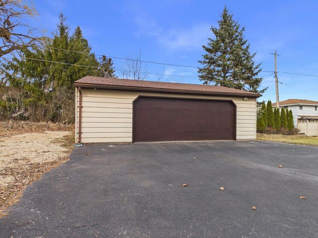 W180N8607 Town Hall ROAD, Menomonee Falls, WI 53051