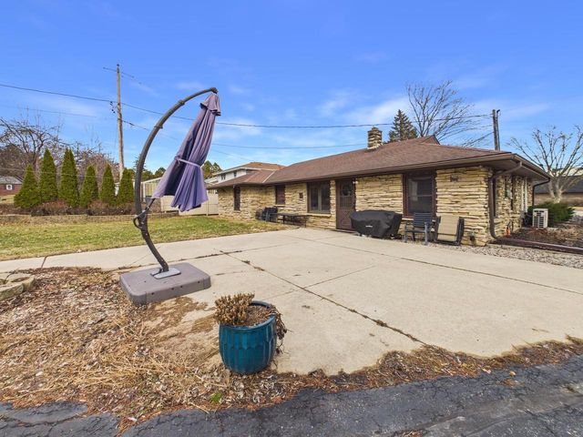 W180N8607 Town Hall ROAD, Menomonee Falls, WI 53051