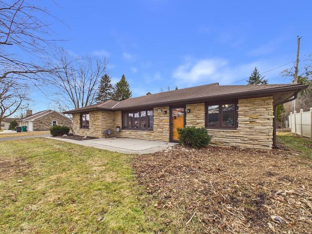 W180N8607 Town Hall ROAD, Menomonee Falls, WI 53051