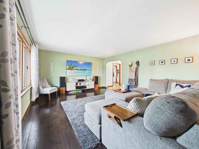 W180N8607 Town Hall ROAD, Menomonee Falls, WI 53051