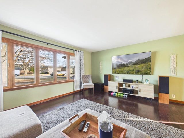 W180N8607 Town Hall ROAD, Menomonee Falls, WI 53051