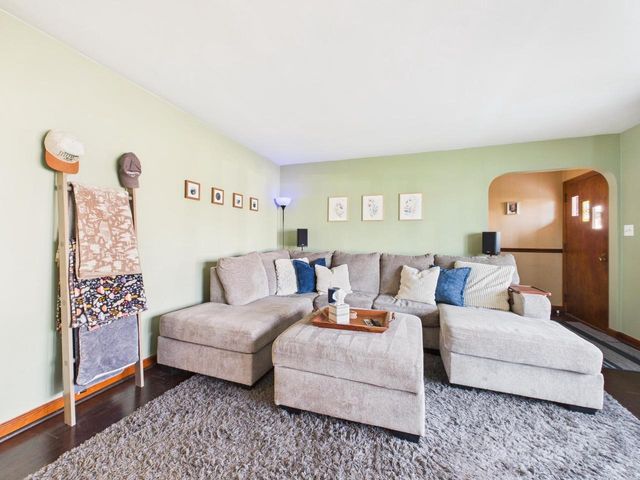 W180N8607 Town Hall ROAD, Menomonee Falls, WI 53051