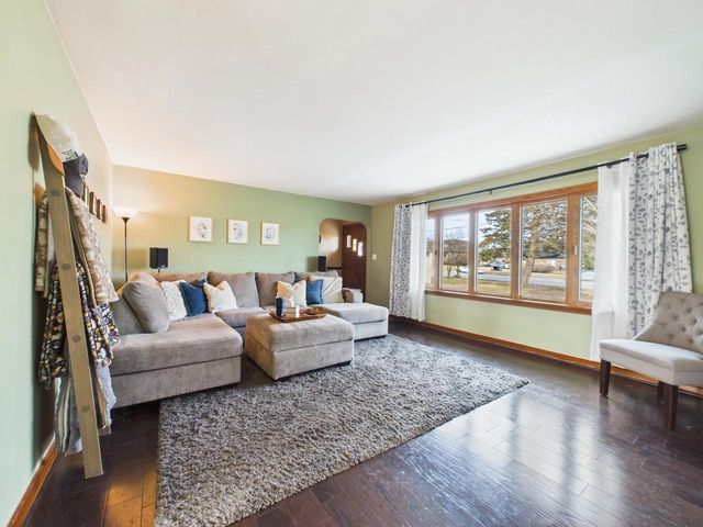 W180N8607 Town Hall ROAD, Menomonee Falls, WI 53051