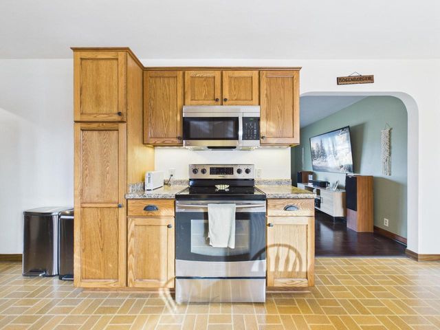 W180N8607 Town Hall ROAD, Menomonee Falls, WI 53051