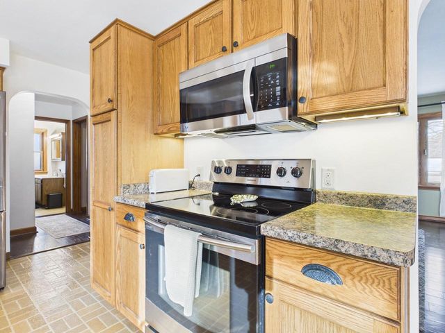 W180N8607 Town Hall ROAD, Menomonee Falls, WI 53051