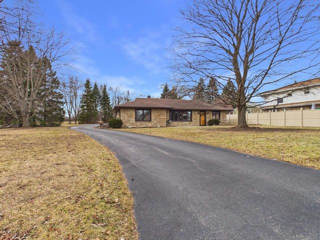 W180N8607 Town Hall ROAD, Menomonee Falls, WI 53051