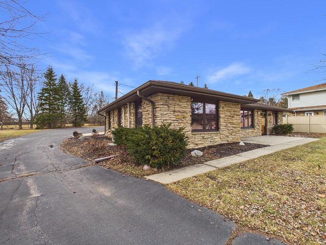 W180N8607 Town Hall ROAD, Menomonee Falls, WI 53051