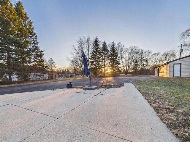 W180N8607 Town Hall ROAD, Menomonee Falls, WI 53051