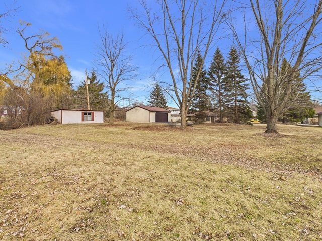 W180N8607 Town Hall ROAD, Menomonee Falls, WI 53051