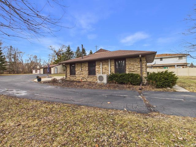 W180N8607 Town Hall ROAD, Menomonee Falls, WI 53051