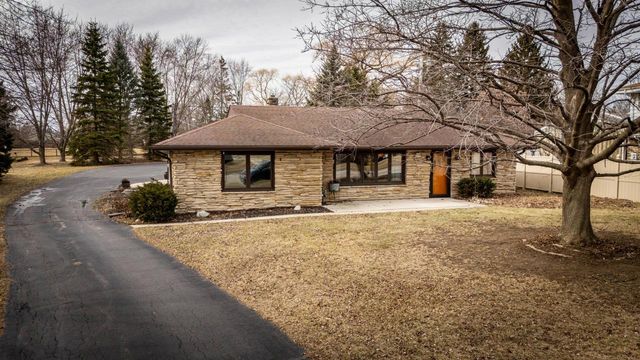 W180N8607 Town Hall ROAD, Menomonee Falls, WI 53051