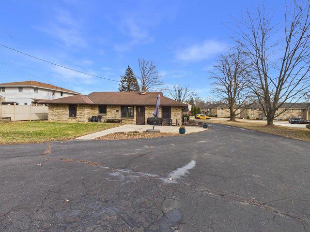 W180N8607 Town Hall ROAD, Menomonee Falls, WI 53051