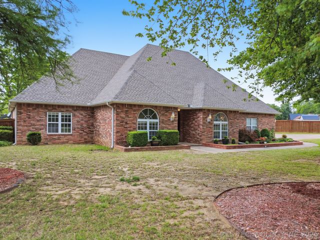 1706 Kings Road, Okmulgee, OK 74447
