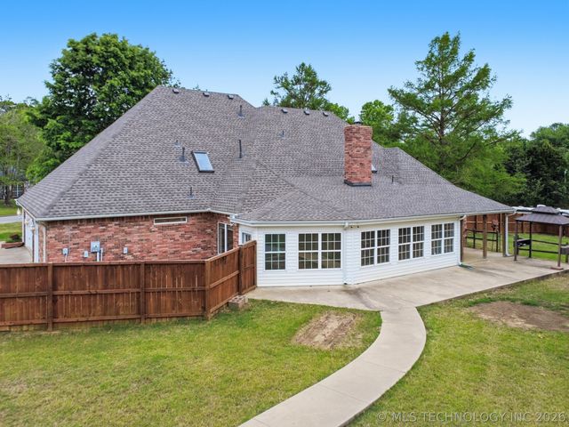 1706 Kings Road, Okmulgee, OK 74447