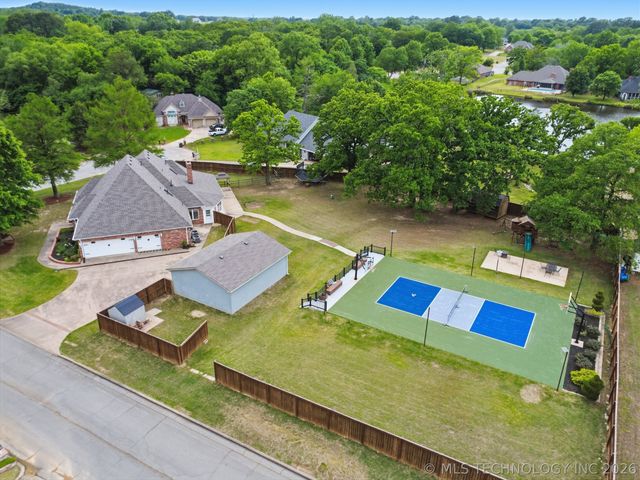1706 Kings Road, Okmulgee, OK 74447