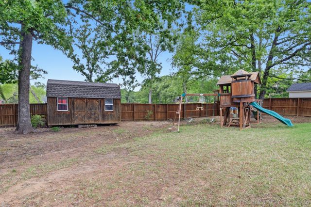 1706 Kings Road, Okmulgee, OK 74447