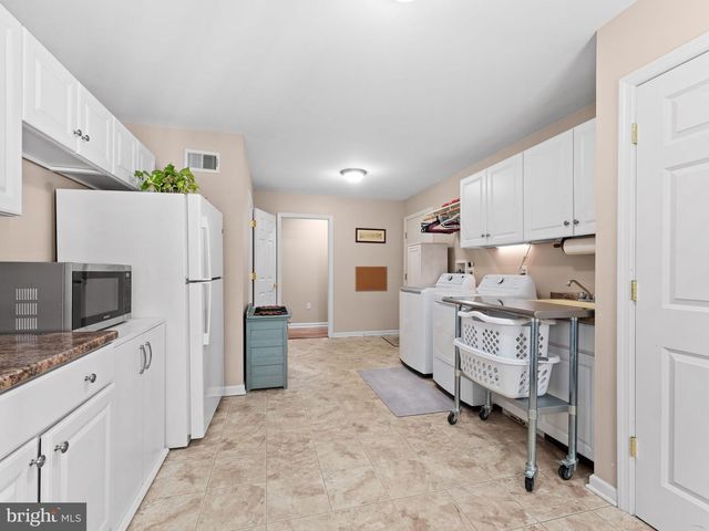 264 EDGEBROOK RD, Robbinsville, NJ 08691