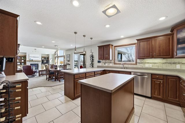 130 Woodland Court, Robins, IA 52328