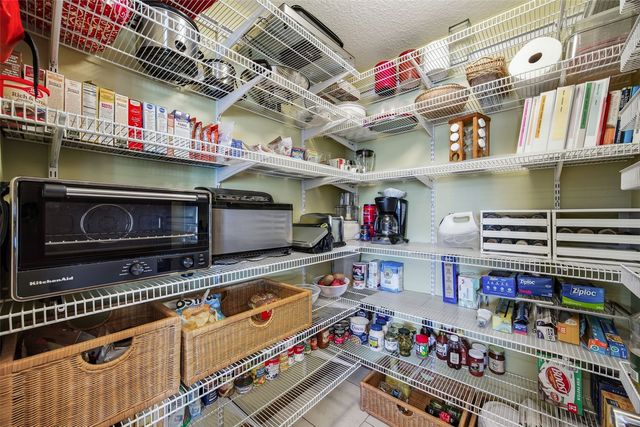 130 Woodland Court, Robins, IA 52328