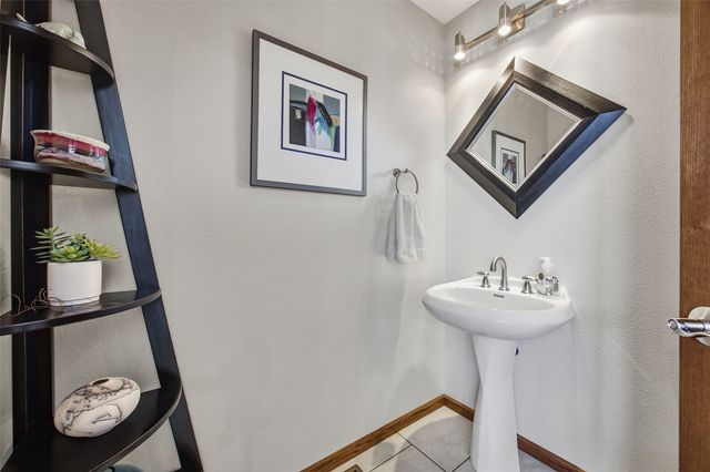 130 Woodland Court, Robins, IA 52328