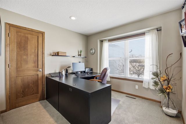 130 Woodland Court, Robins, IA 52328