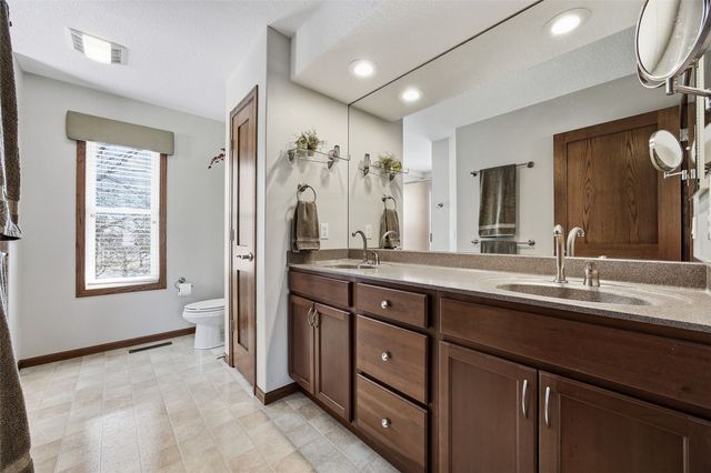 130 Woodland Court, Robins, IA 52328