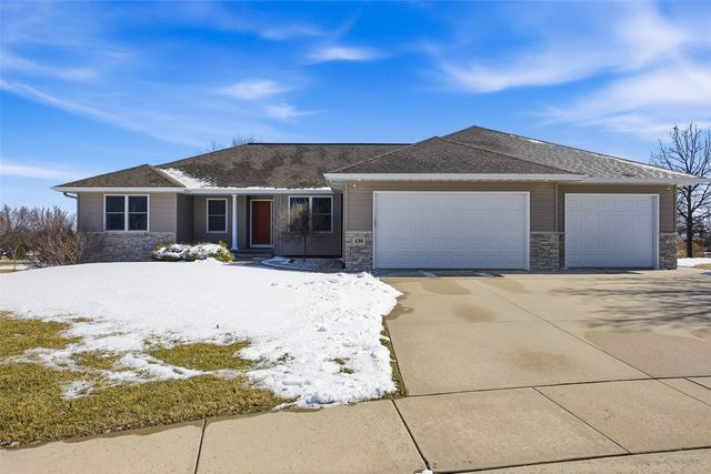 130 Woodland Court, Robins, IA 52328