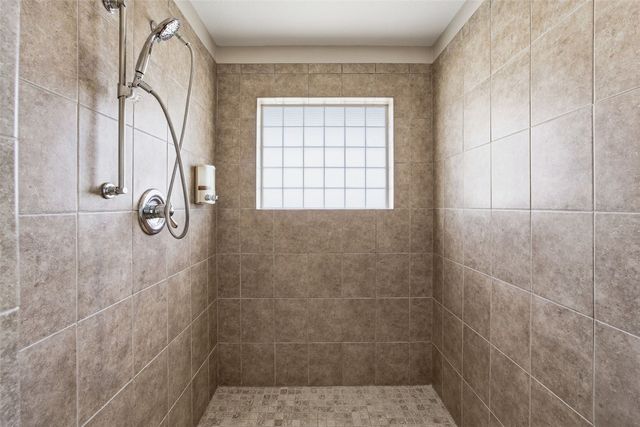 130 Woodland Court, Robins, IA 52328