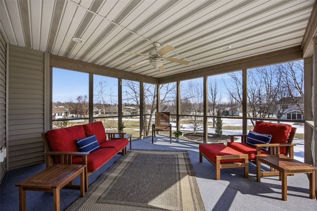 130 Woodland Court, Robins, IA 52328