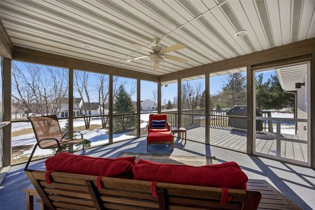 130 Woodland Court, Robins, IA 52328