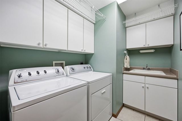 130 Woodland Court, Robins, IA 52328