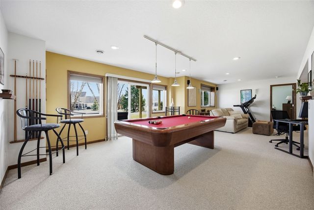 130 Woodland Court, Robins, IA 52328