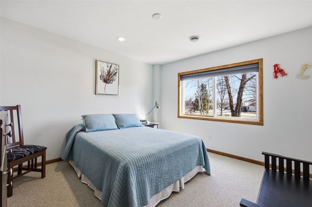 130 Woodland Court, Robins, IA 52328