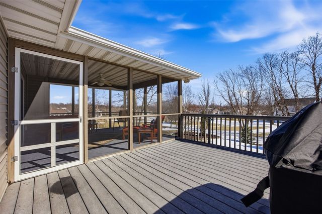 130 Woodland Court, Robins, IA 52328