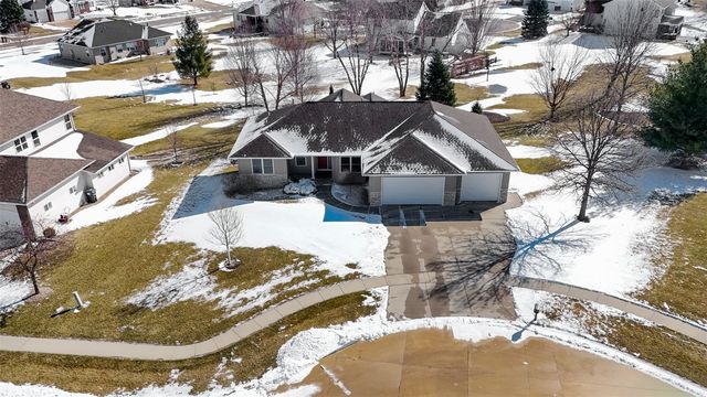 130 Woodland Court, Robins, IA 52328