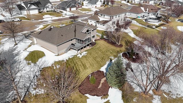 130 Woodland Court, Robins, IA 52328