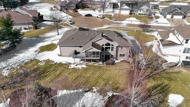 130 Woodland Court, Robins, IA 52328