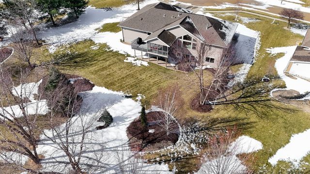 130 Woodland Court, Robins, IA 52328