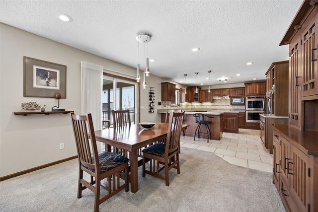 130 Woodland Court, Robins, IA 52328