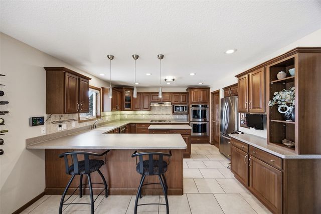 130 Woodland Court, Robins, IA 52328