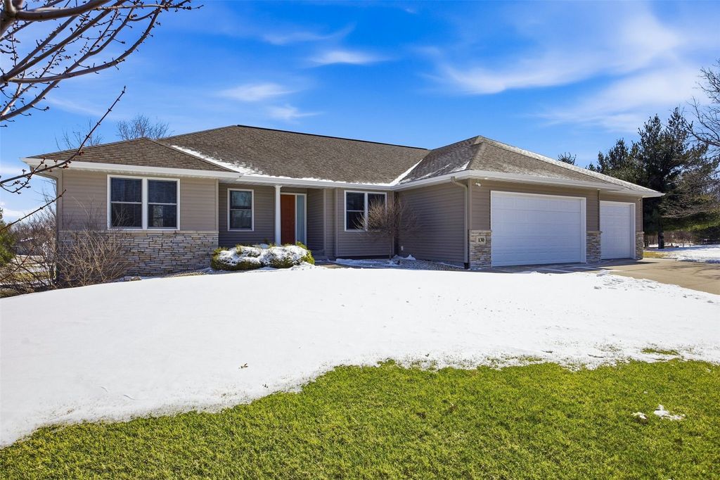 130 Woodland Court, Robins, IA 52328