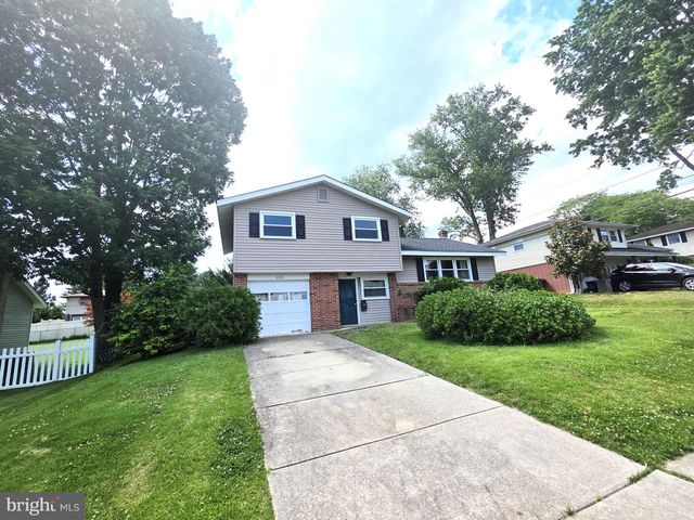 1215 IPSWICH DR, Wilmington, DE 19808