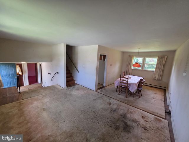 1215 IPSWICH DR, Wilmington, DE 19808