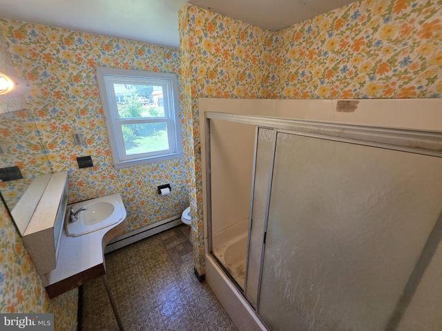 1215 IPSWICH DR, Wilmington, DE 19808