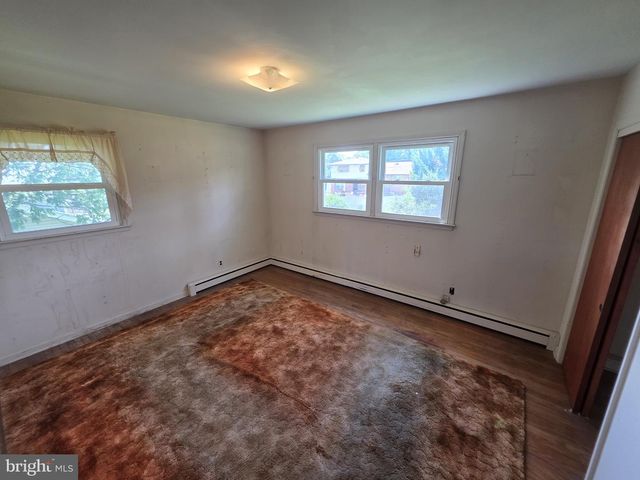 1215 IPSWICH DR, Wilmington, DE 19808