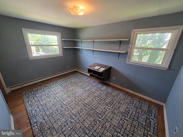 1215 IPSWICH DR, Wilmington, DE 19808