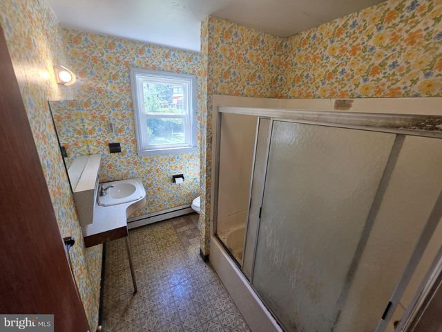 1215 IPSWICH DR, Wilmington, DE 19808