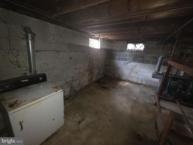1215 IPSWICH DR, Wilmington, DE 19808